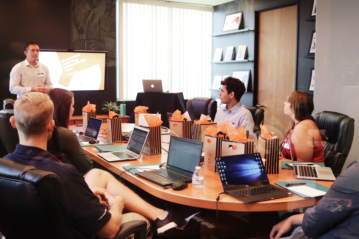 A working consultancy session around a table